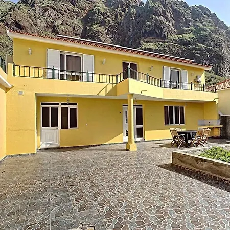 Feliz Paul do Mar (Madeira)